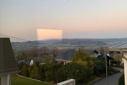 Haus Hundsangen - 5 Zimmer, 150 m&sup2;, 1.750&euro; | Angebot:25831204