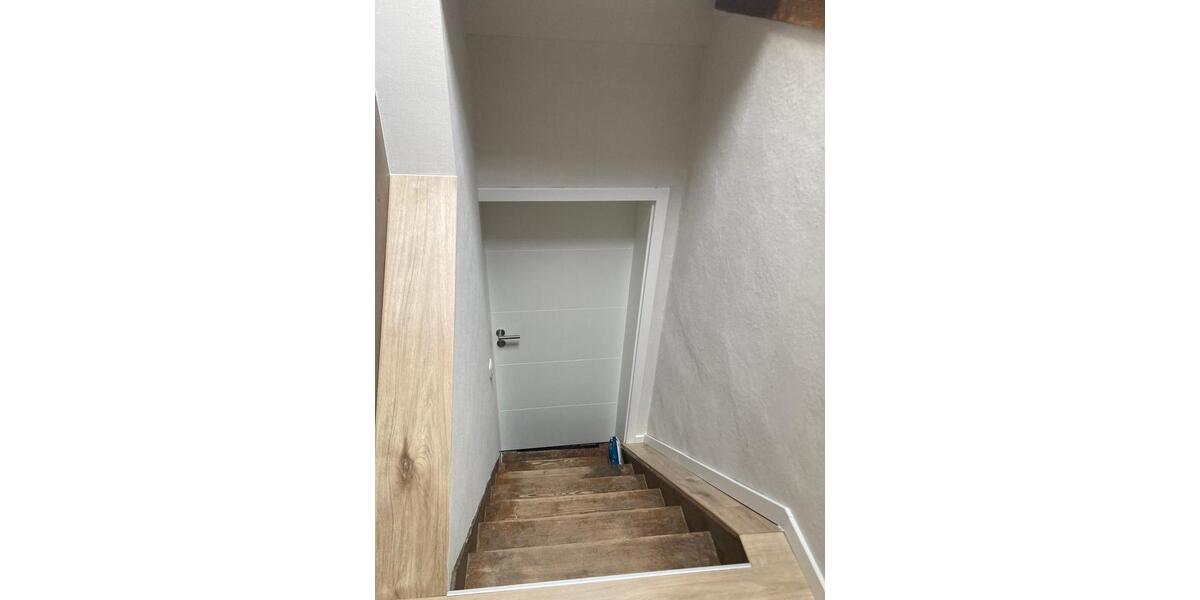 Dachgeschosswohnung mit Klima Balkon EBK Neuzustand Unikat 2 zimmer