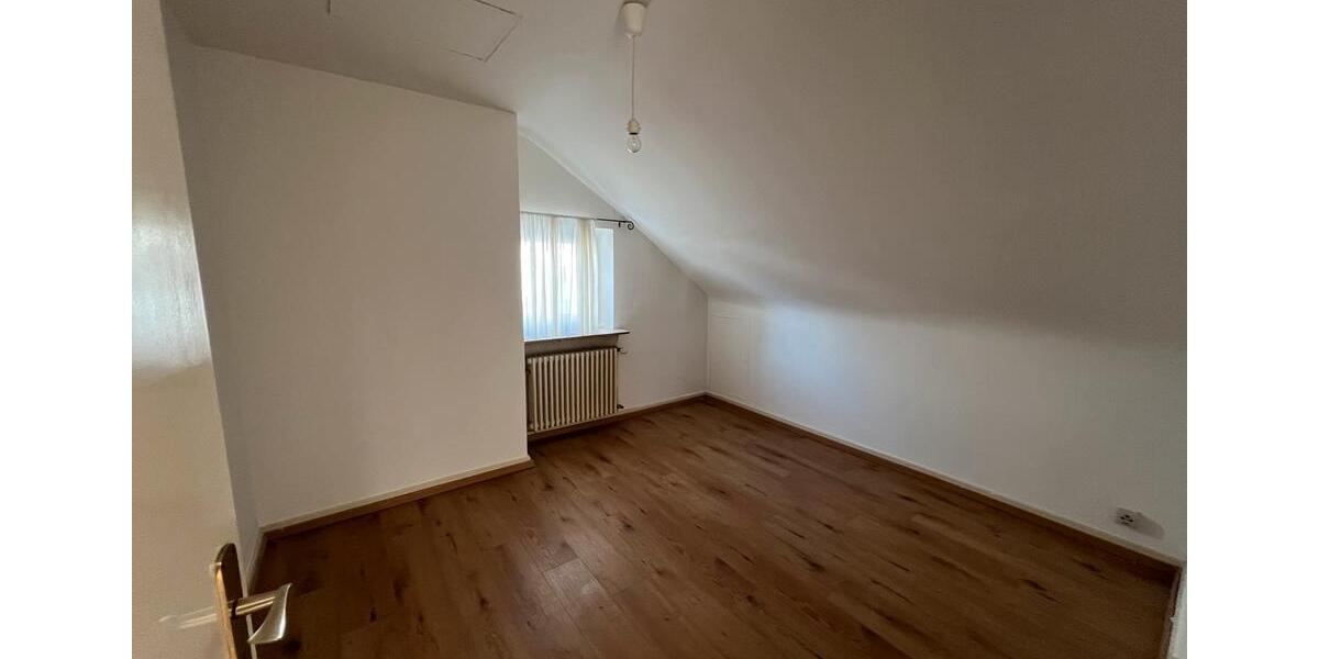 Etagenwohnung Saarbrücken - 4 Zimmer, 75 m&sup2;, 650&euro; | Angebot:24658325