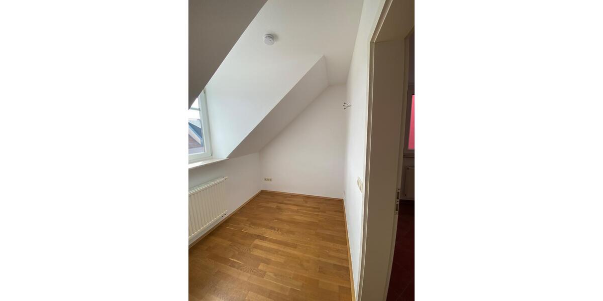 Dachgeschoßwohnung Wurzen - 2.5 Zimmer, 64 m&sup2;, 450&euro; | Angebot:26023074