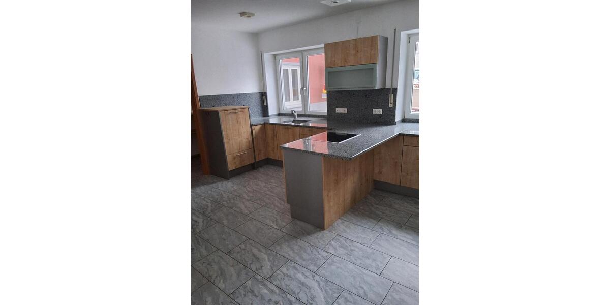 Etagenwohnung Oberviechtach - 2 Zimmer, 115 m&sup2;, 700&euro; | Angebot:24658291