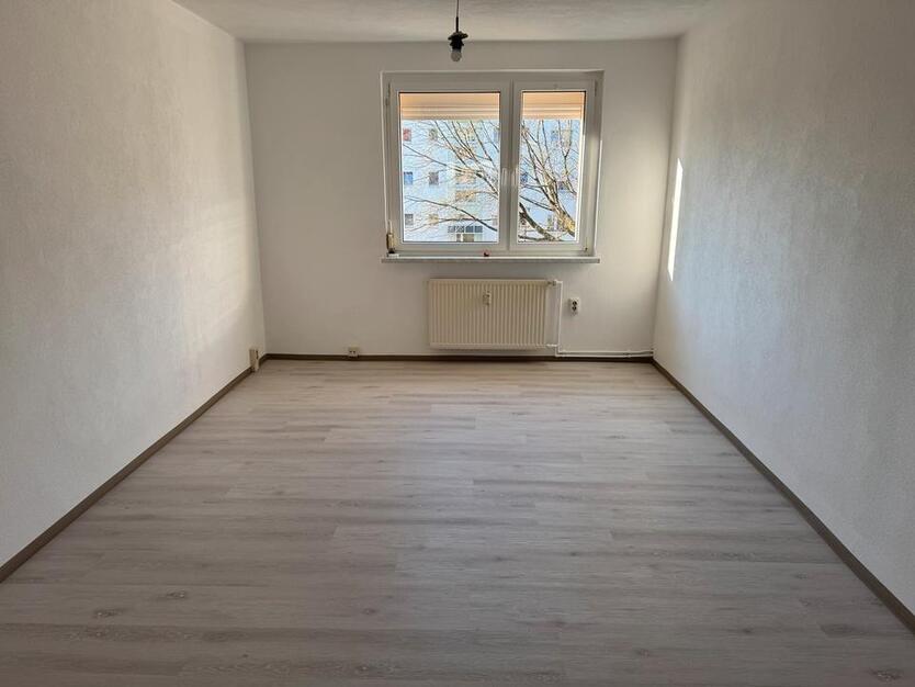 Helle drei Zimmer Wohnung in Lauta - Sachsen.