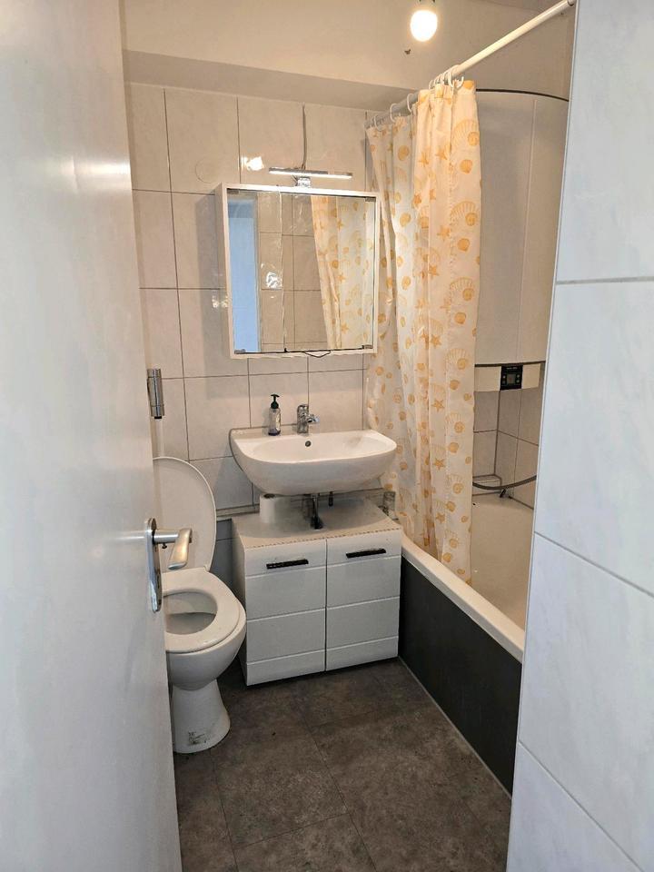 2 Zimmer in einer 3er WG ab sofort zu vermieten zimmer