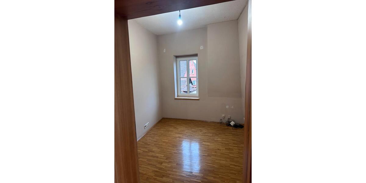 Etagenwohnung Bad Windsheim - 5 Zimmer, 135 m&sup2;, 1.150&euro; | Angebot:26006502