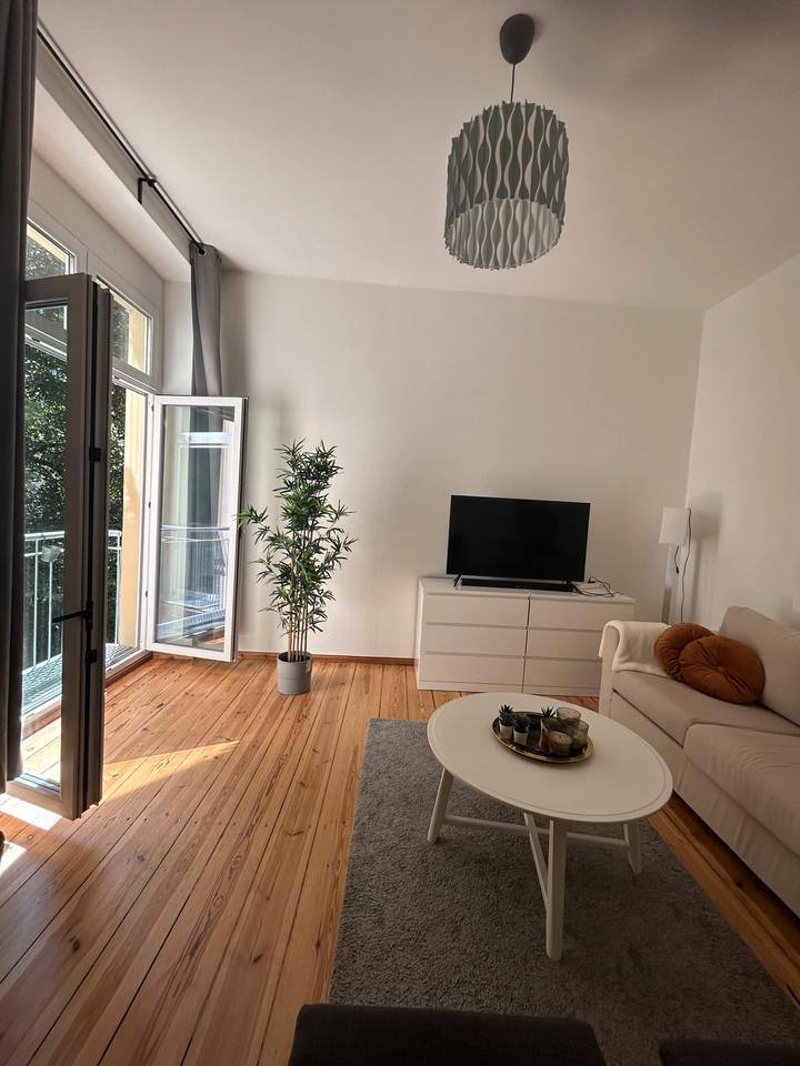 2-Zi Wohnung Berlin F-Hain zur Untermiete TEMPORÄR (10T im Aug)