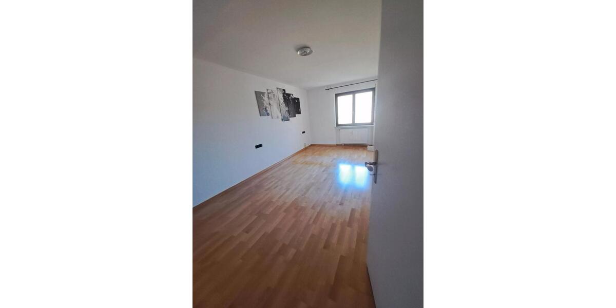 Etagenwohnung Saarbrücken Kieselhumes - 3 Zimmer, 92 m&sup2;, 1.050&euro; | Angebot:26045001