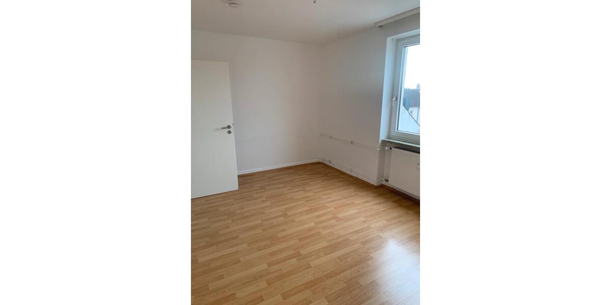Etagenwohnung Rüsselsheim am Main - 3 Zimmer, 69 m&sup2;, 900&euro; | Angebot:25641982