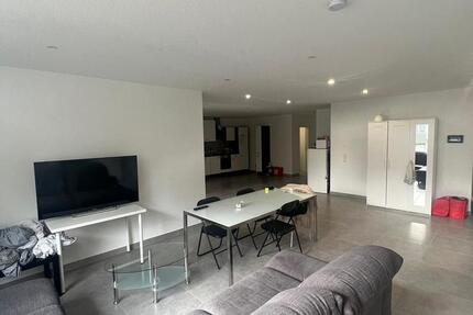 Möbliertes 18qm Zimmer - 5er Wohngemeinschaft, Nähe Mercedes 1 zimmer