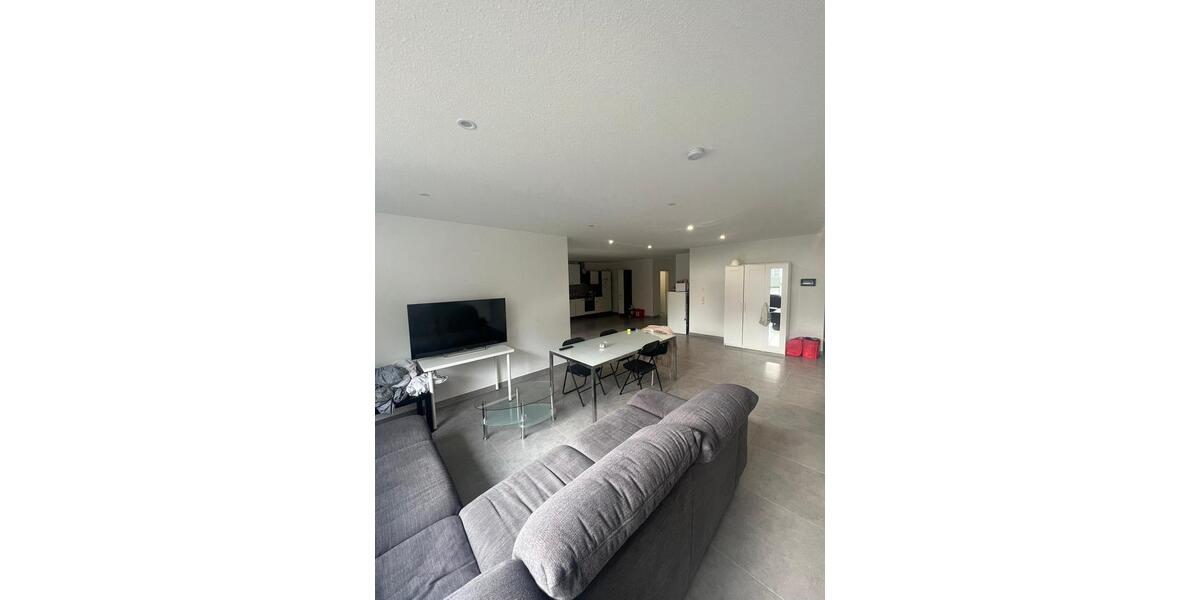 Möbliertes 18qm Zimmer - 5er Wohngemeinschaft, Nähe Mercedes 1 zimmer