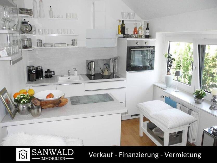 Moderne 2,5 Zimmer Wohnung mit Garage