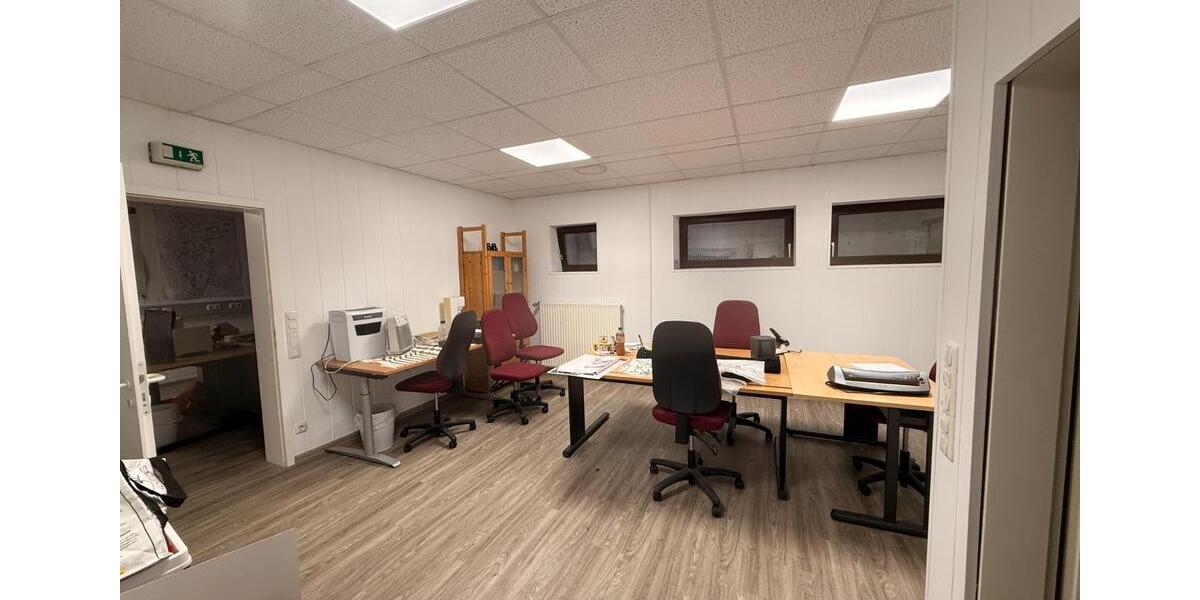 Verschiedene Nutzungsmöglichkeiten! Gewerbefläche im Souterrain in zentraler Lage von Leeste! zimmer