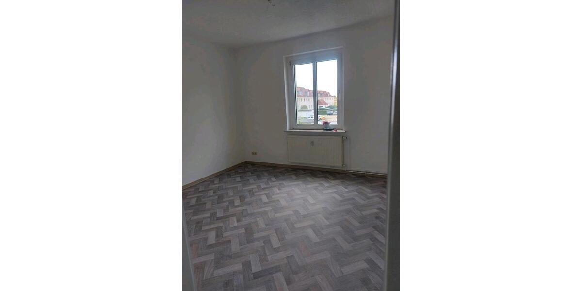 Etagenwohnung Böhlen - 4 Zimmer, 65 m&sup2;, 490&euro; | Angebot:26536093
