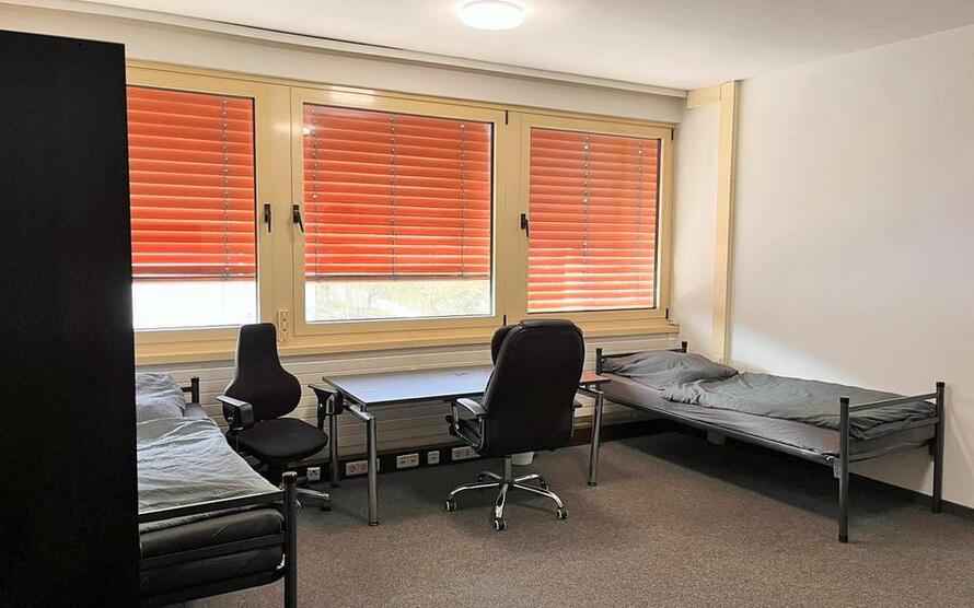 GästeZimmer mit Wlan, Gästeküche, EtagenDuscheWc, Waschmaschine, Trockner