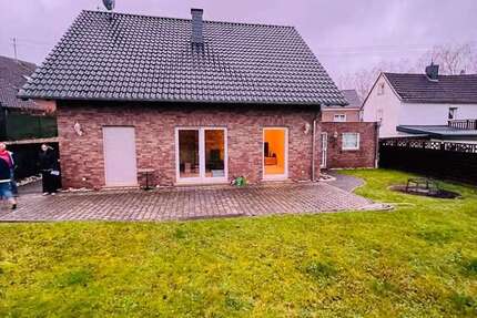 Haus zum Mieten in Kall 1.385 € 149 m² 7 zimmer