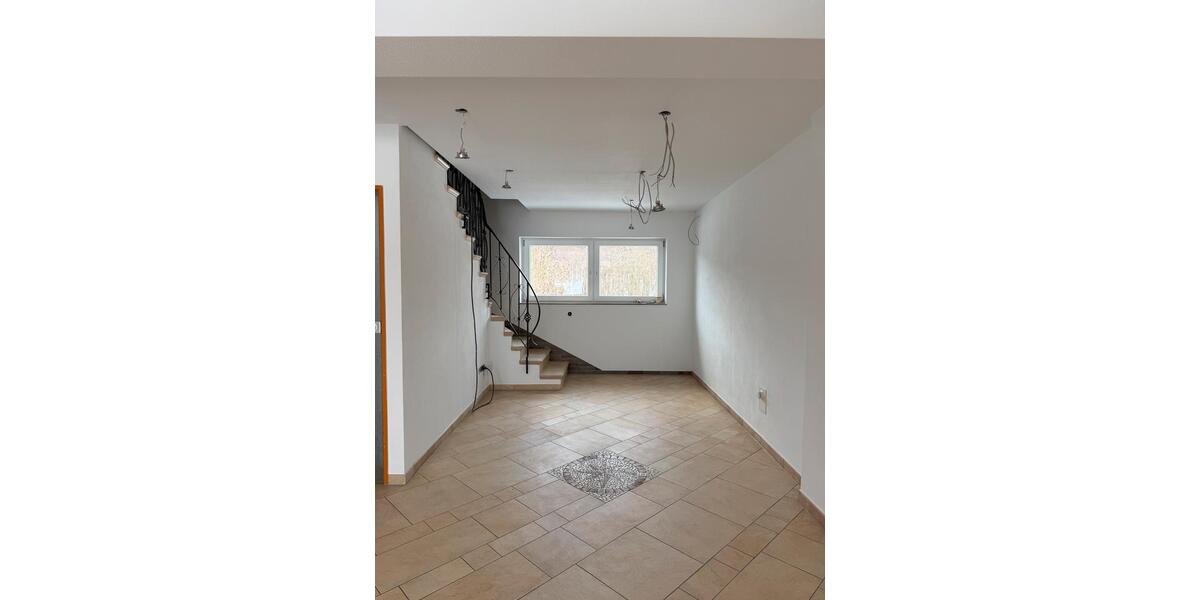 Etagenwohnung Uersfeld - 5 Zimmer, 130 m&sup2;, 980&euro; | Angebot:24385571