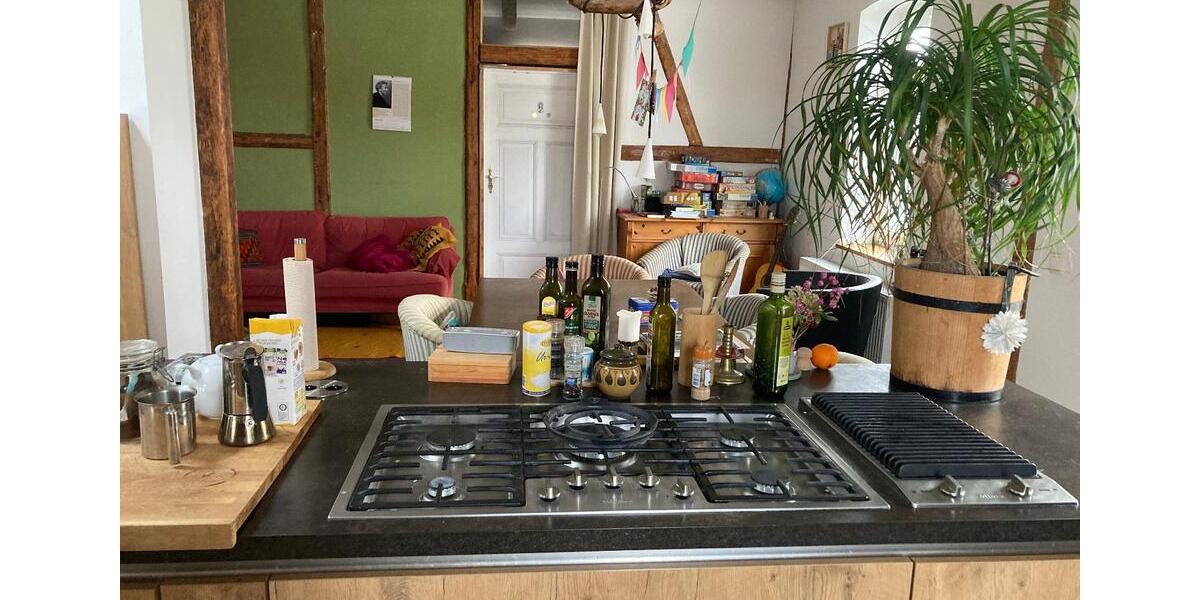 Schönes WG Zimmer in dynamischer 5er WG zimmer