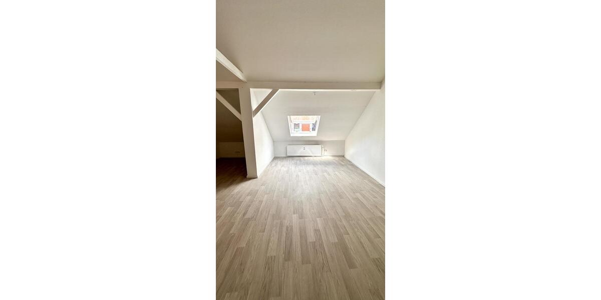 Dachgeschoßwohnung Kiel Gaarden-Ost - 3 Zimmer, 85 m&sup2;, 900&euro; | Angebot:24757043