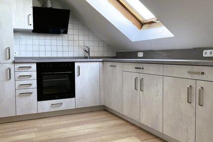 Renovierte 3-Zimmer-Dachgeschosswohnung mit Loggia und Garage 3 zimmer