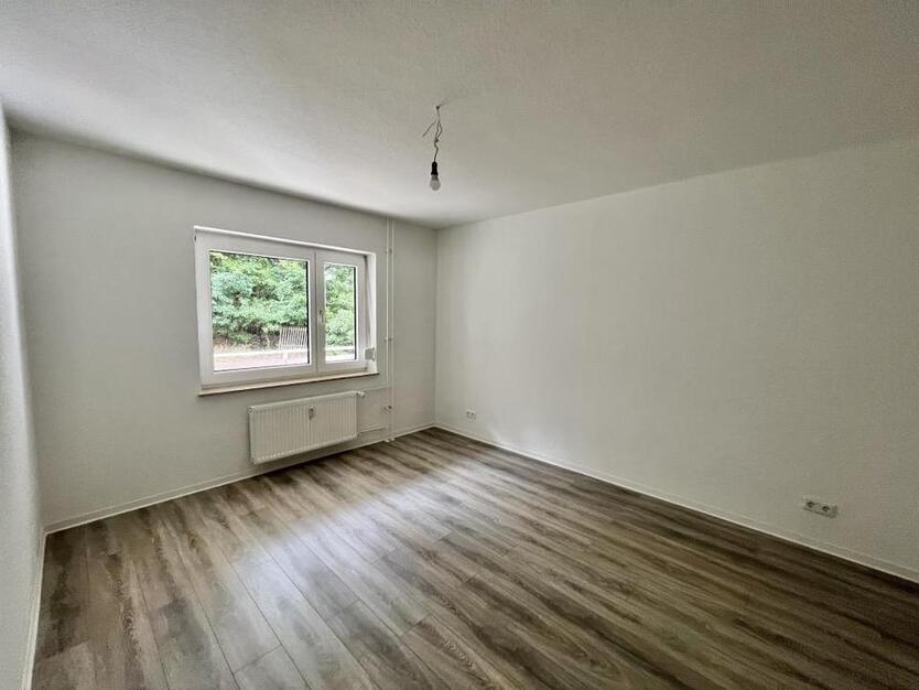 Geschmackvoll SANIERTE ERDGESCHOSSWOHNUNG mit flexiblem Grundriss und BALKON!! zimmer