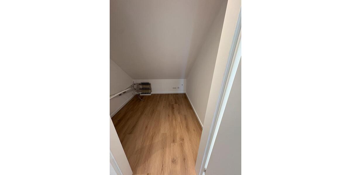 Dachgeschoßwohnung Kalkar - 4 Zimmer, 103 m&sup2;, 1.330&euro; | Angebot:25046415