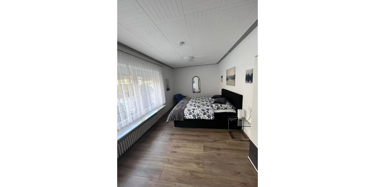 Einfamilienhaus Bad Berleburg - 2 Zimmer, 90 m&sup2;, 100&euro; | Angebot:8762019