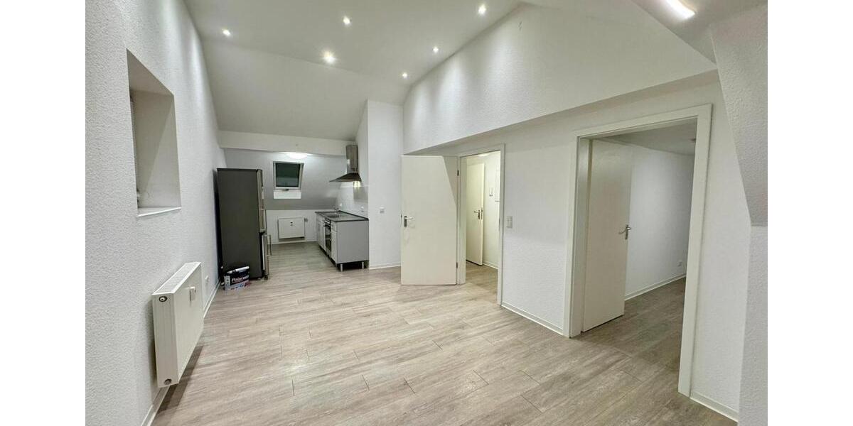 Helle Dachgeschosswohnung mit Einbauküche 2 zimmer