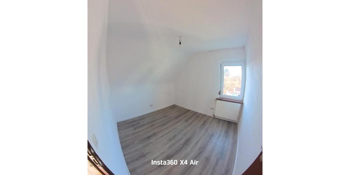 Dachgeschoßwohnung Ellwangen (Jagst) - 4 Zimmer, 80 m&sup2;, 790&euro; | Angebot:26679245