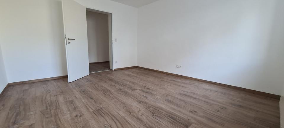 Kernsanierte Altbauwohnung mit Fußbodenheizung 3 zimmer