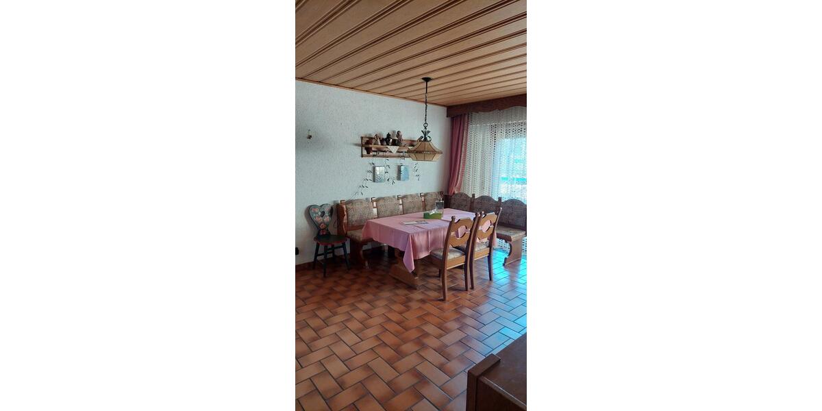 Bungalow Augsburg - 8 Zimmer, 250 m&sup2;, 3.000&euro; | Angebot:23797654