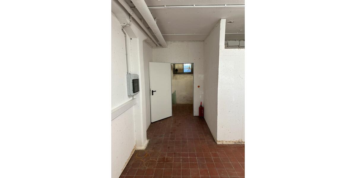 Kellerraum Keller Lager Büro Abstellraum (45 m²) WC Wasser zimmer