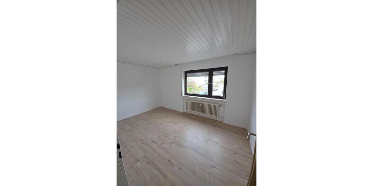 Etagenwohnung Eberstadt - 4 Zimmer, 102 m&sup2;, 1.200&euro; | Angebot:25804653
