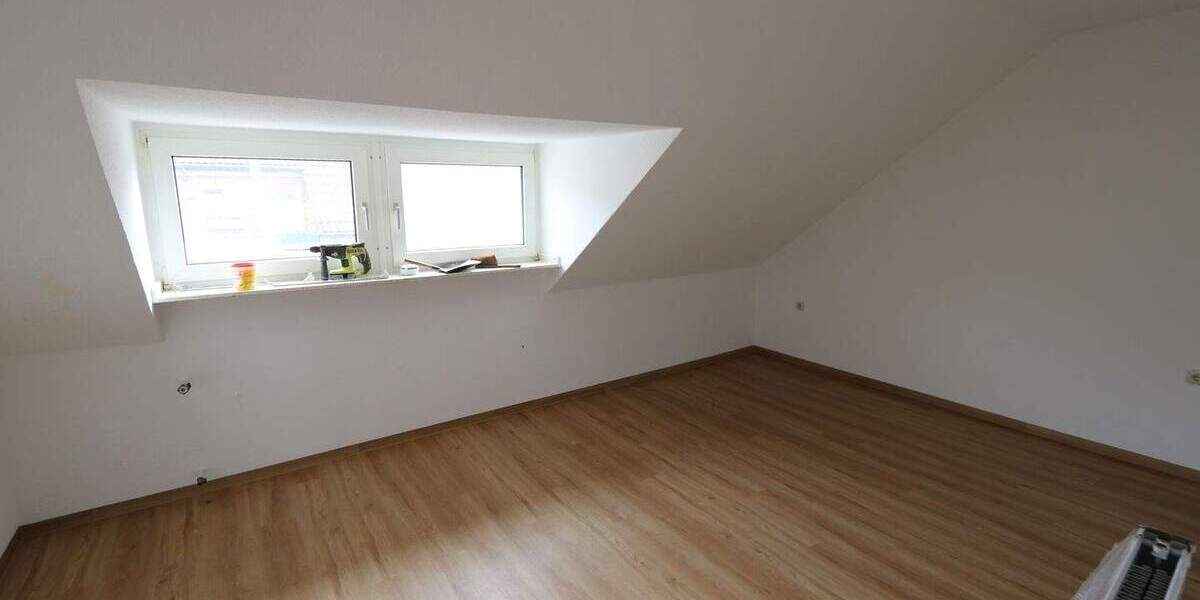 Gemütliche Dachgeschosswohnung im Herzen Hombruchs mit neuer Küche 2 zimmer