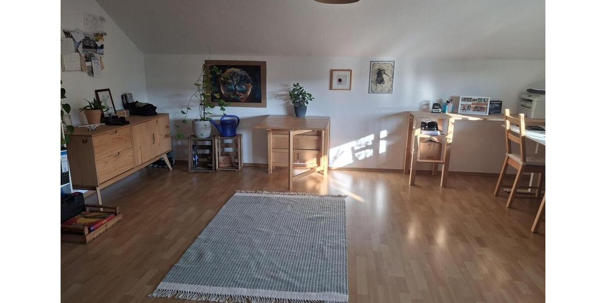 Sehr schöne Dachgeschosswohnung mit großem Balkon 2 zimmer