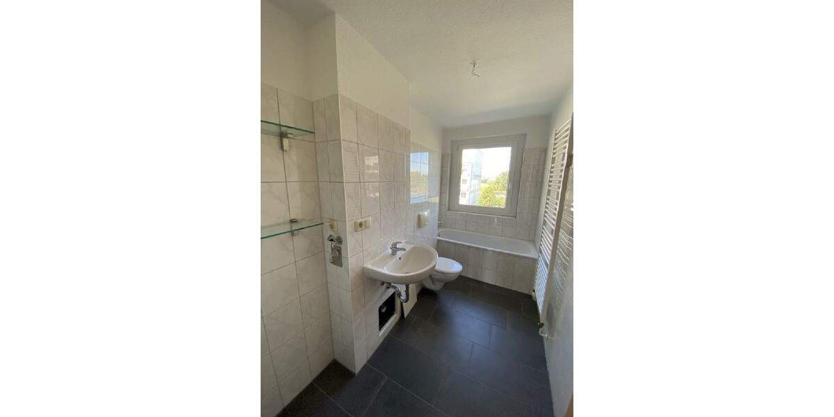 Etagenwohnung Weida - 3 Zimmer, 61 m&sup2;, 340&euro; | Angebot:25776567