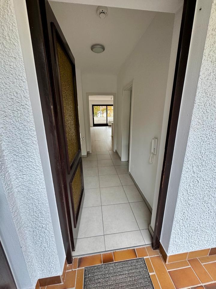 2 Zimmer Wohnung (Balkon, TG), hell, großzügig, Toplage zimmer