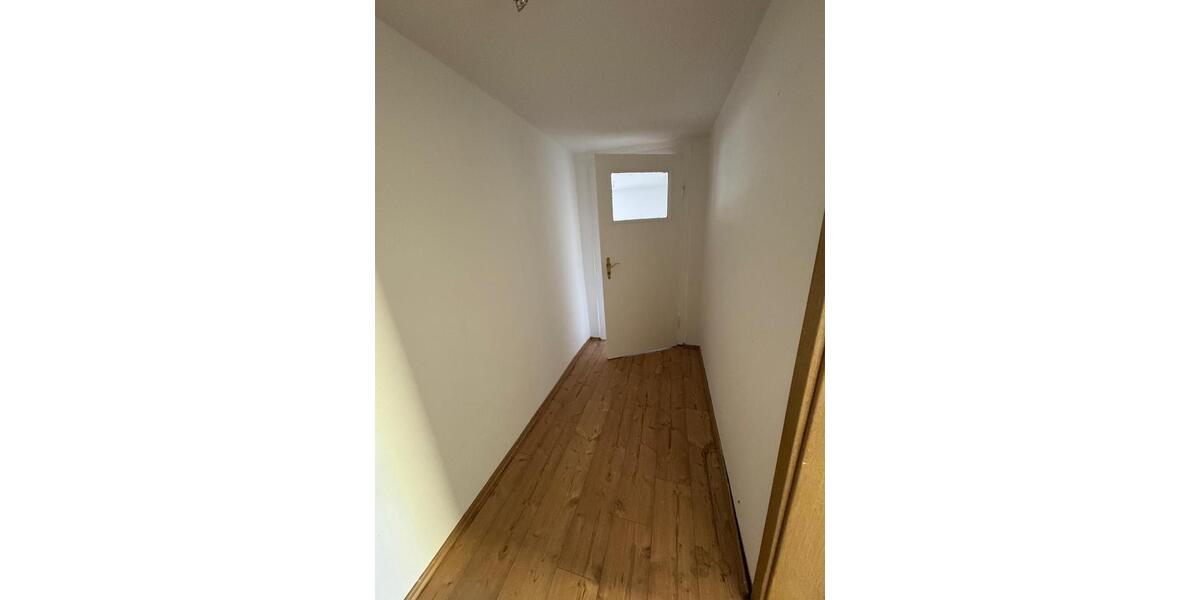Dachgeschoßwohnung Teuchern - 5 Zimmer, 100 m&sup2;, 850&euro; | Angebot:26532602