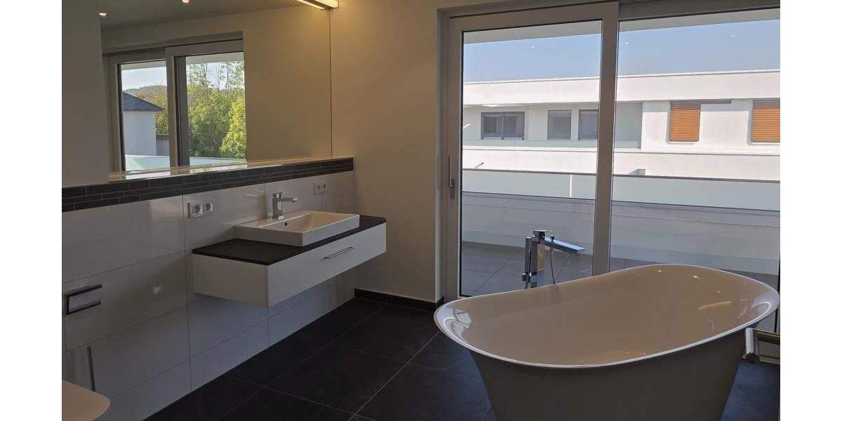 Etagenwohnung Döbeln - 2 Zimmer, 105 m&sup2;, 1.214&euro; | Angebot:25708998