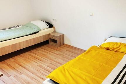 Wohnen auf Zeit Groß-Gerau Gerau - 9 Zimmer, 18 m&sup2;, 15&euro; | Angebot:23614315