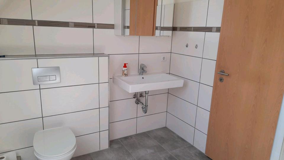 Schöne 2 Zimmer Dachgeschosswohnung ab sofort zu vermieten 2 zimmer