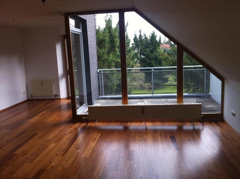 Gemütliche 2 Zi-DG- Wohnung mit Balkon, 60 qm mit TG-Stellplatz