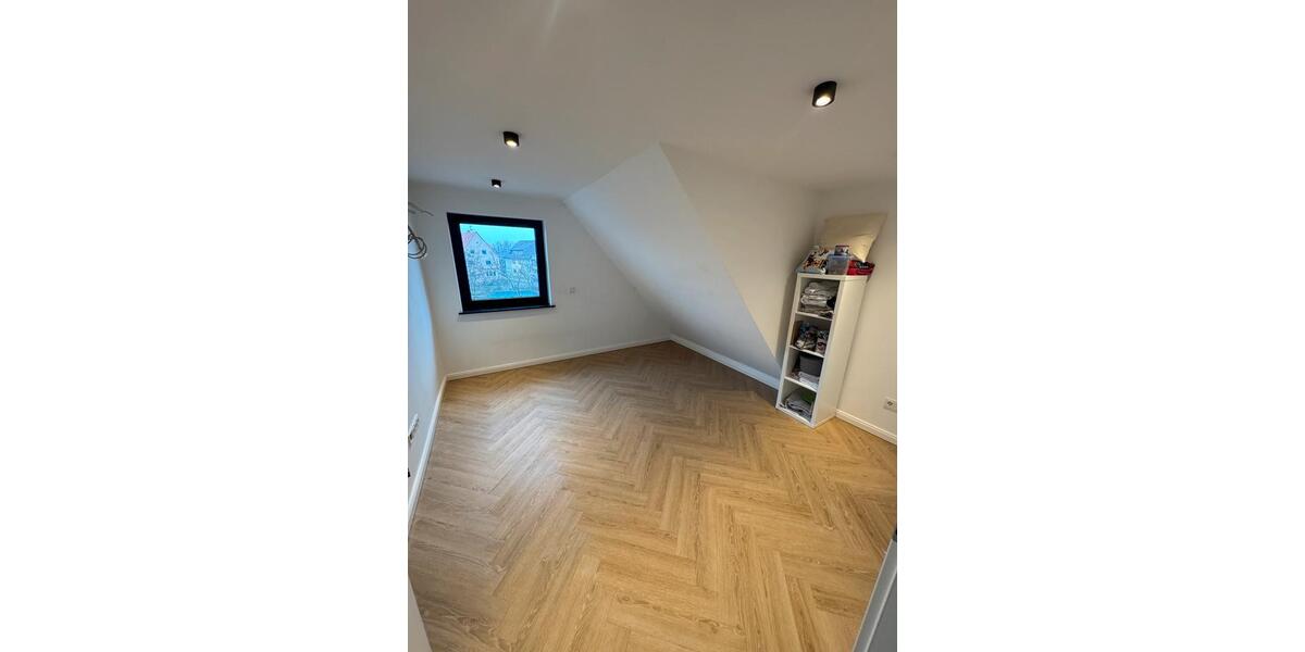 Dachgeschoßwohnung Rüsselsheim am Main - 2 Zimmer, 65 m&sup2;, 1.400&euro; | Angebot:24713144
