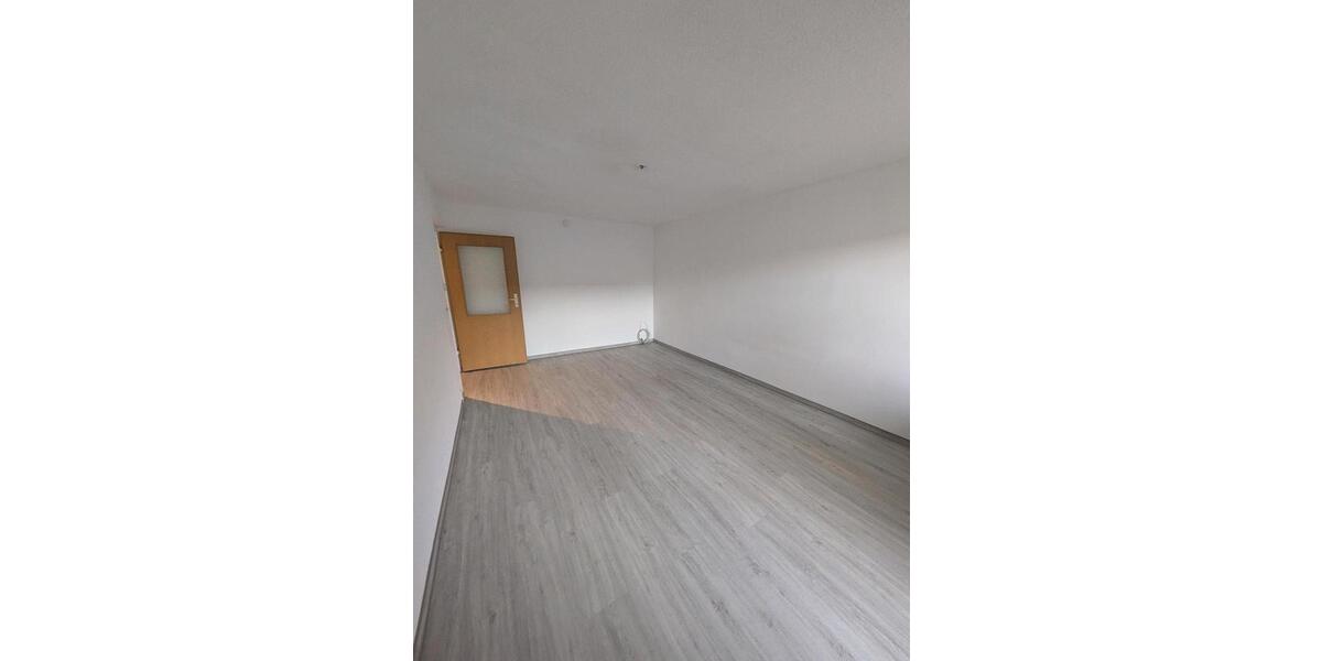 Sanierte Moderne 3-Zimmer-Wohnung mit Balkon& Einbauküche 3 zimmer