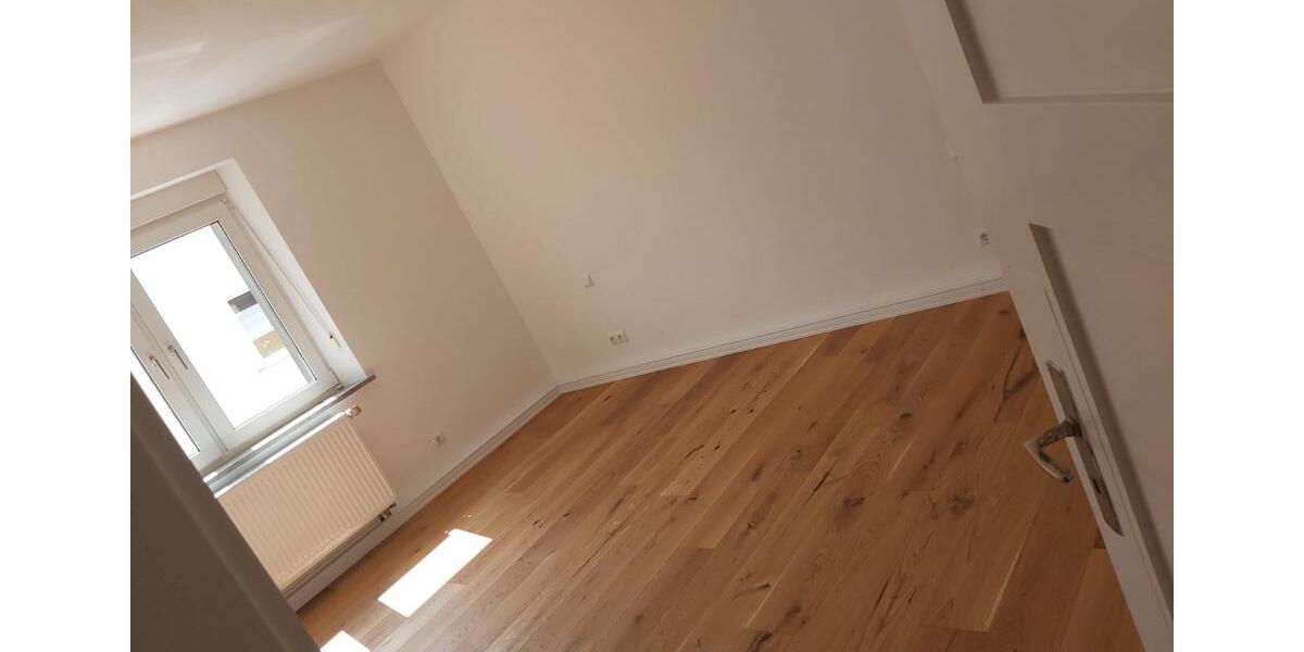 Etagenwohnung Weiden in der Oberpfalz - 4 Zimmer, 110 m&sup2;, 1.200&euro; | Angebot:26521936