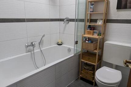 Schöne 3,5 Zimmer Wohnung mit riesigem Dachgeschoss und Garage 3 zimmer