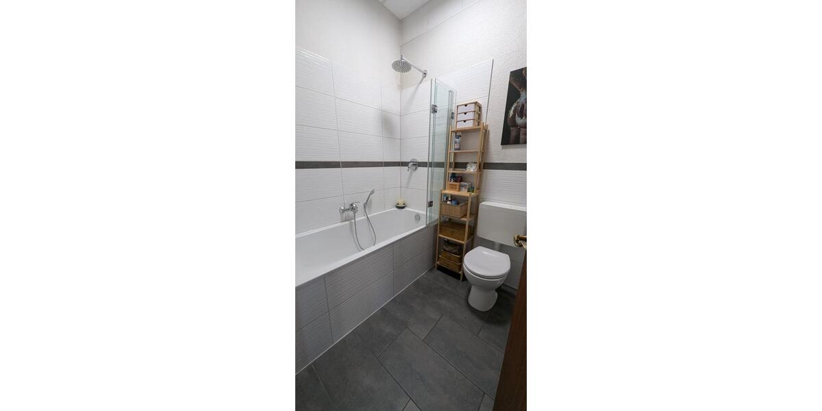 Schöne 3,5 Zimmer Wohnung mit riesigem Dachgeschoss und Garage 3.5 zimmer