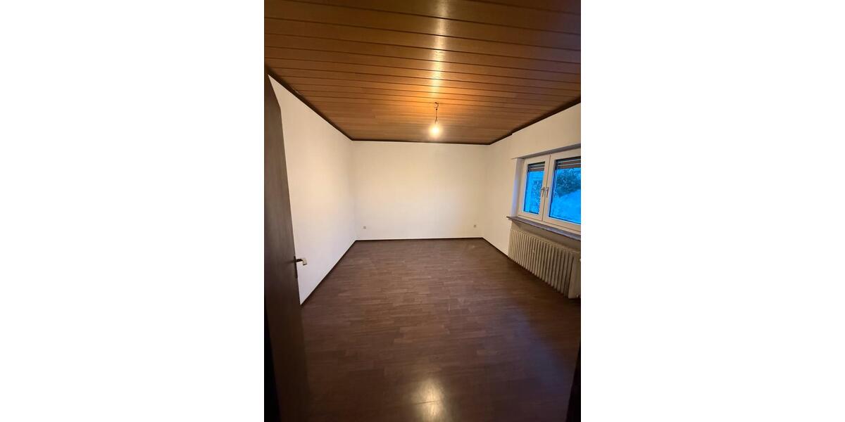 Einfamilienhaus mit 2 Ebenen zur Vermieten (Wohnung )stockheim 6 zimmer