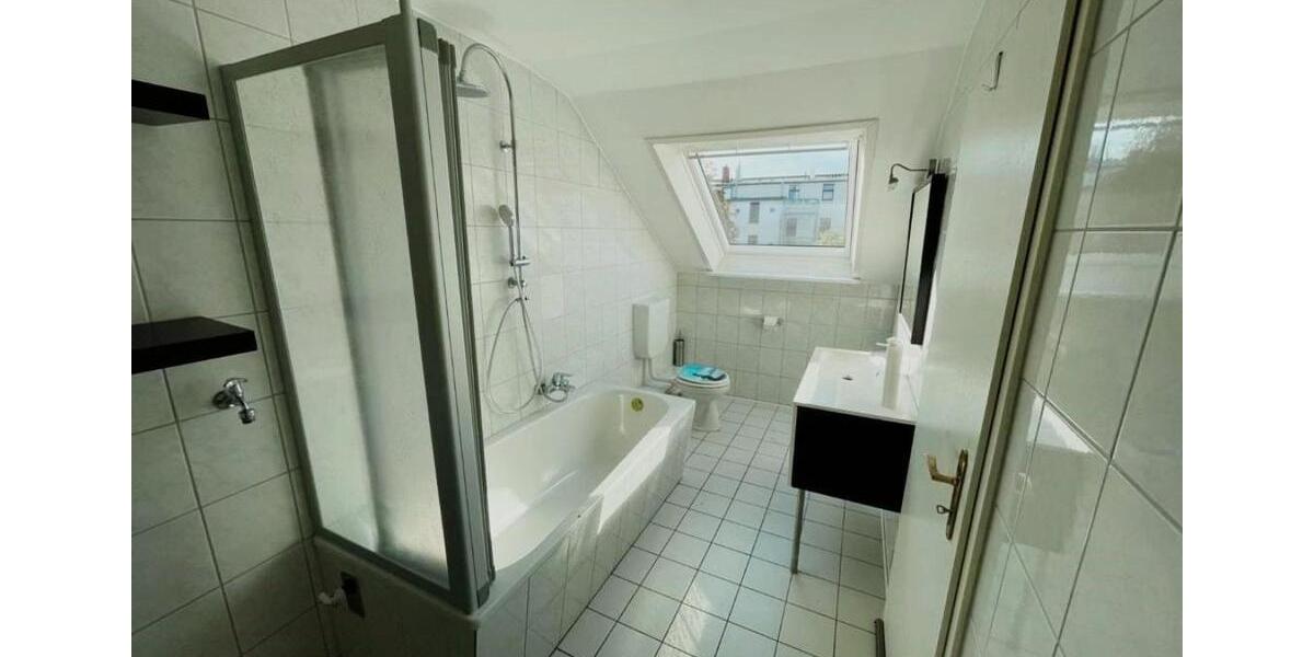 Dachgeschoßwohnung Wilhelmshaven - 4 Zimmer, 125 m&sup2;, 785&euro; | Angebot:26006640