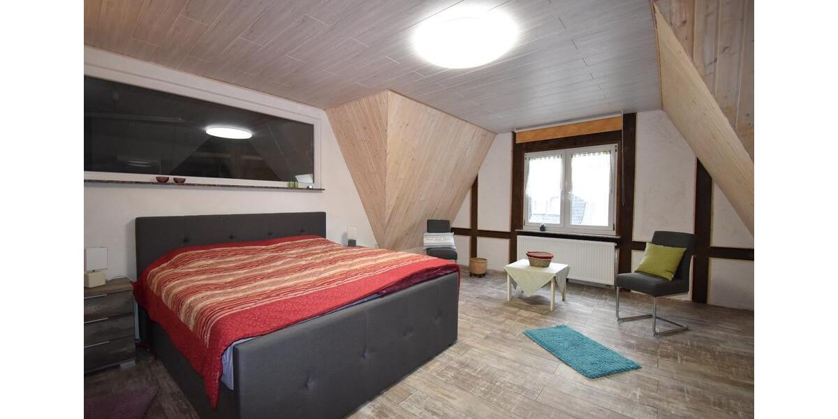 Dachgeschoßwohnung Themar - 3 Zimmer, 99 m&sup2;, 690&euro; | Angebot:25646907