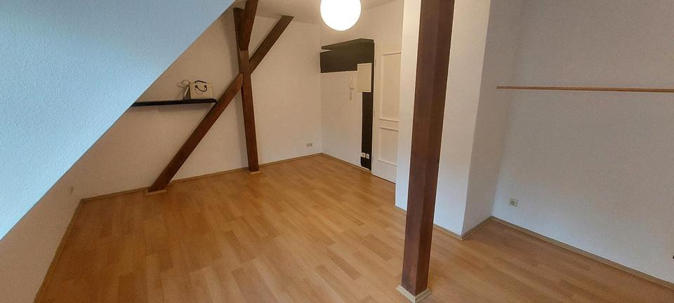 Dachgeschoßwohnung Pirna - 1 Zimmer, 26 m&sup2;, 490&euro; | Angebot:24386000