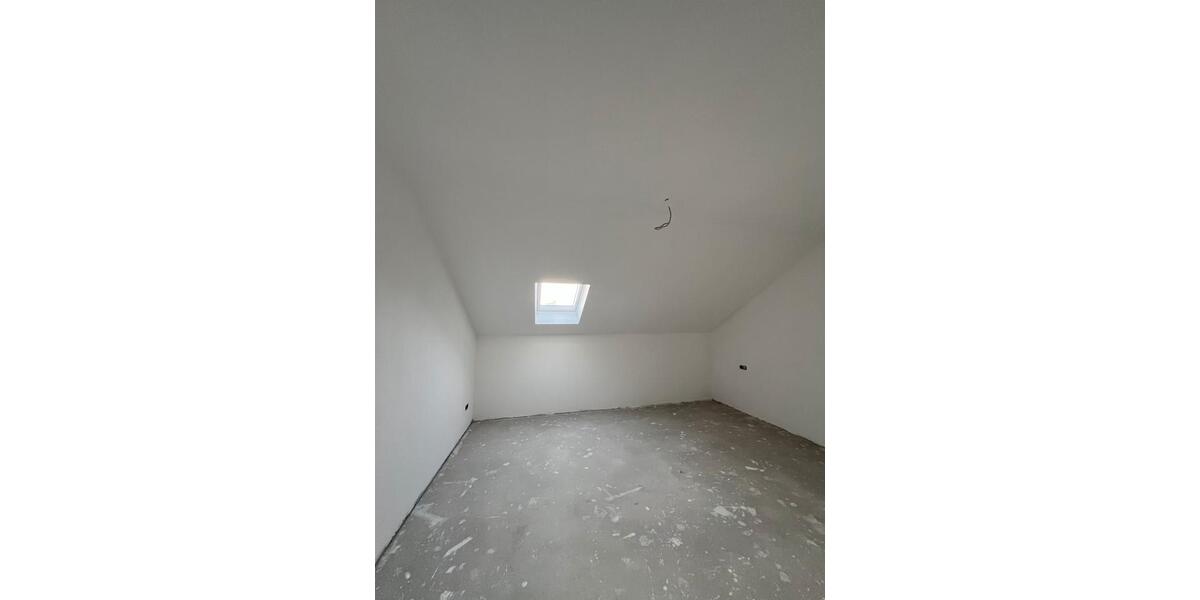 Ich biete eine Kernsanierte 3-Zimmerwohnung an zimmer